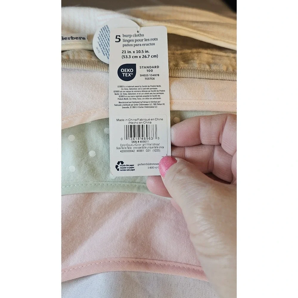 New 4 Gerber and 1 Cloud Island Baby Burp Cloth